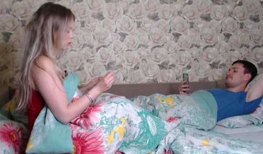 Русская молодая парочка устроили дома съемку домашнего порно